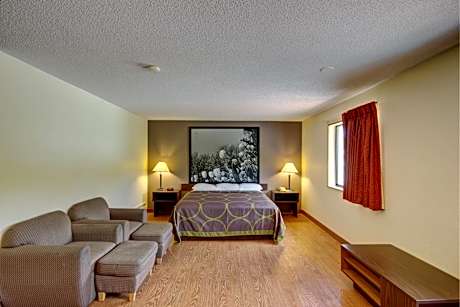 Deluxe King Suite