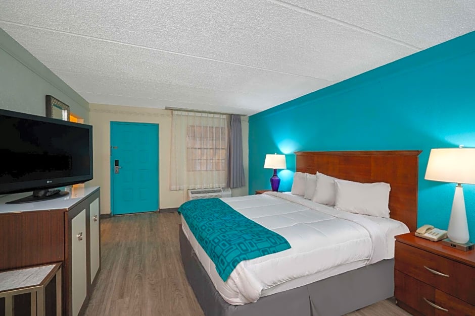 Howard Johnson by Wyndham Atlanta College Park