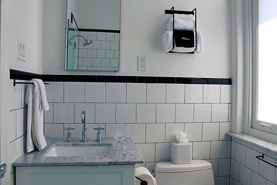 Stay Rafa At 2000 Spruce