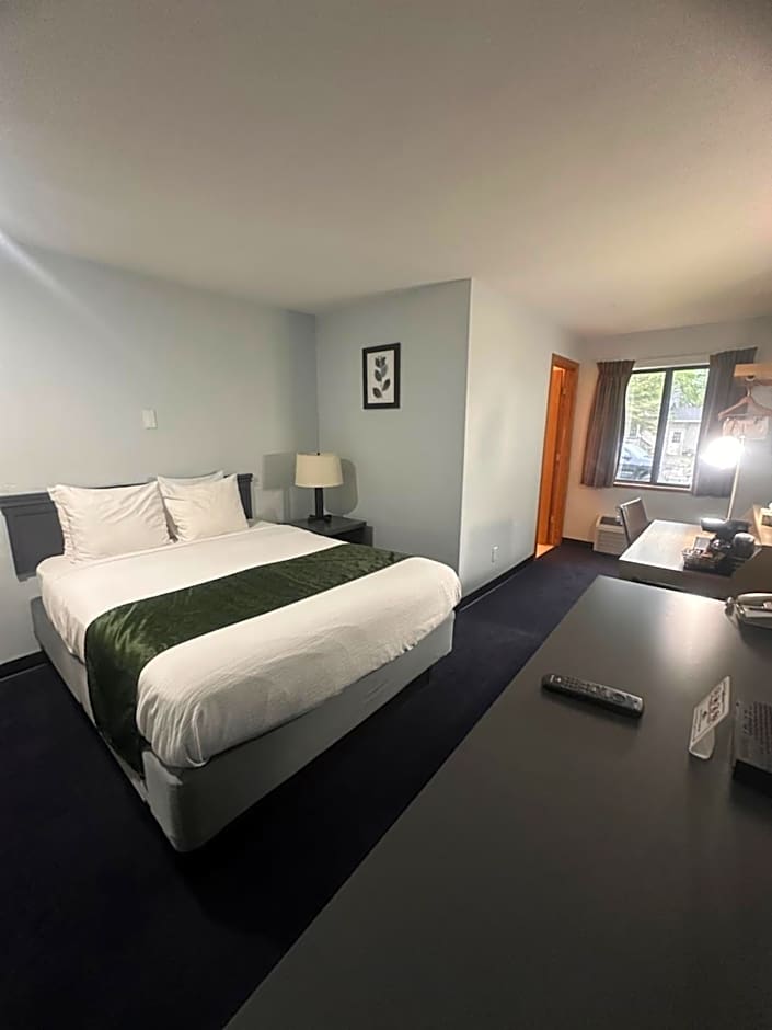 Pictured Rocks Inn and Suites