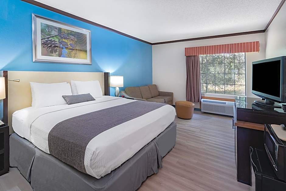 Baymont by Wyndham Hinesville Fort Stewart Area