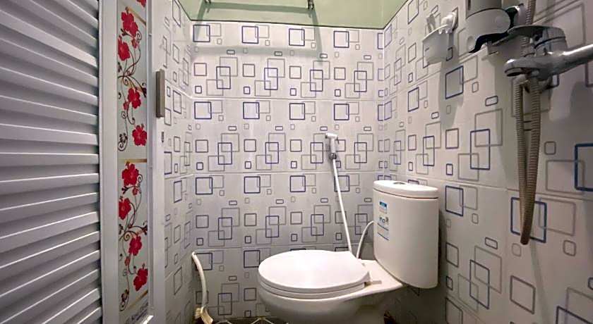 Duta Elite Kostel Syariah near RSUD Caruban Mitra RedDoorz