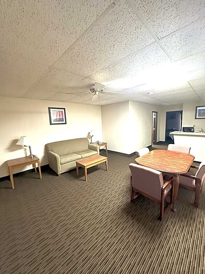 Sunflower Inn & Suites