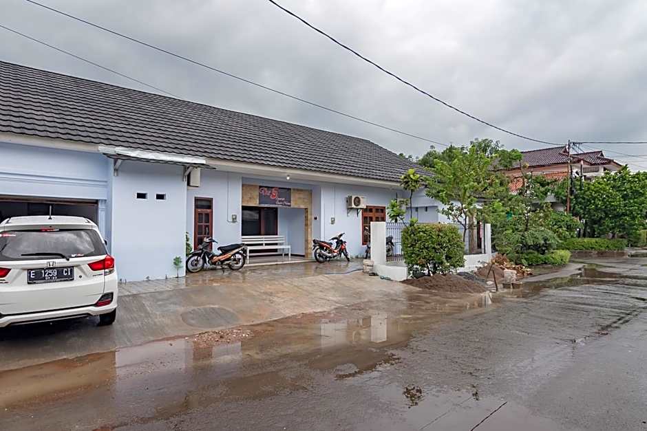 The Lima Guest House Syariah By RedDoorz – Cirebon, OH