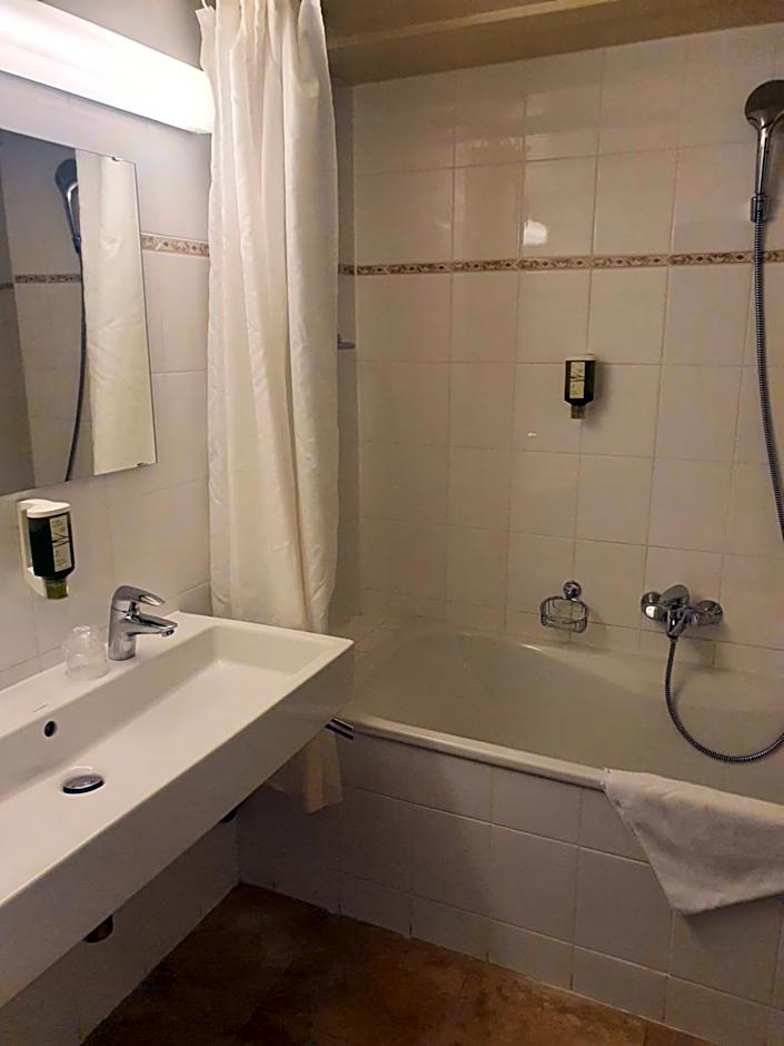 L'Hôtel by Hostellerie du Château