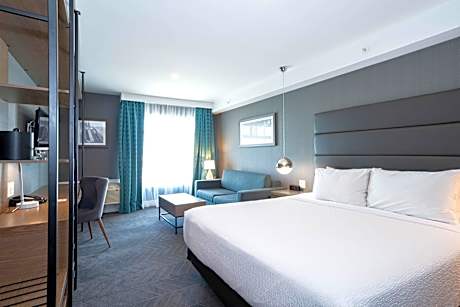 Signature Room, 1 King Bed, Sofa Bed