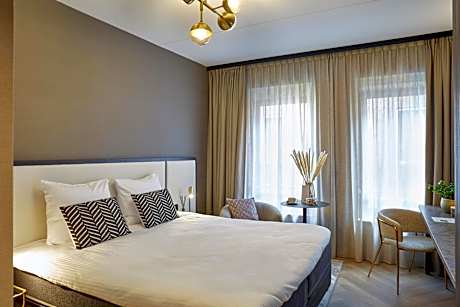 Junior Suite with Canal View