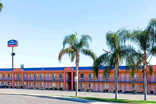 Howard Johnson by Wyndham Bakersfield