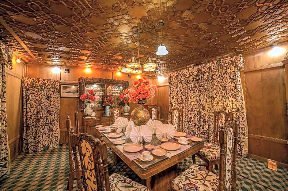 Swan Group of Houseboats, Golden Dal Lake