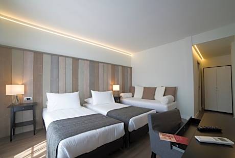 Triple Room with Pool View