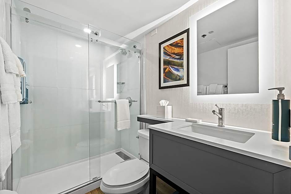 DoubleTree by Hilton New York JFK Airport
