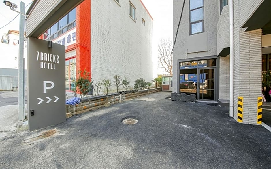Gwangyang Seven Bricks Hotel