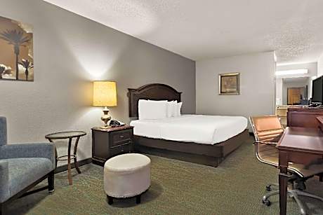 1 King Bed Nonsmoking