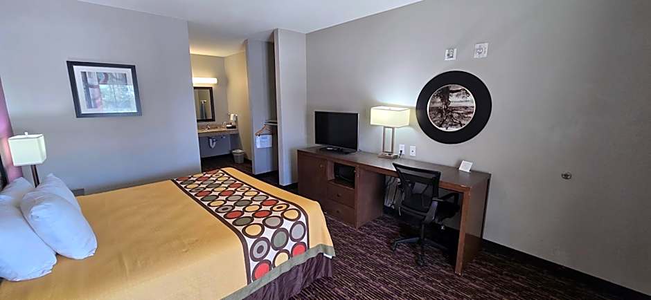 Super 8 by Wyndham Carrizo Springs