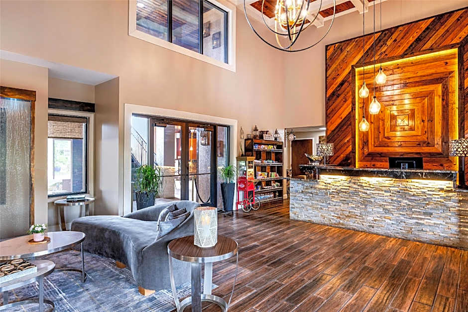 Aiden by Best Western Warm Springs Hotel and Event Center