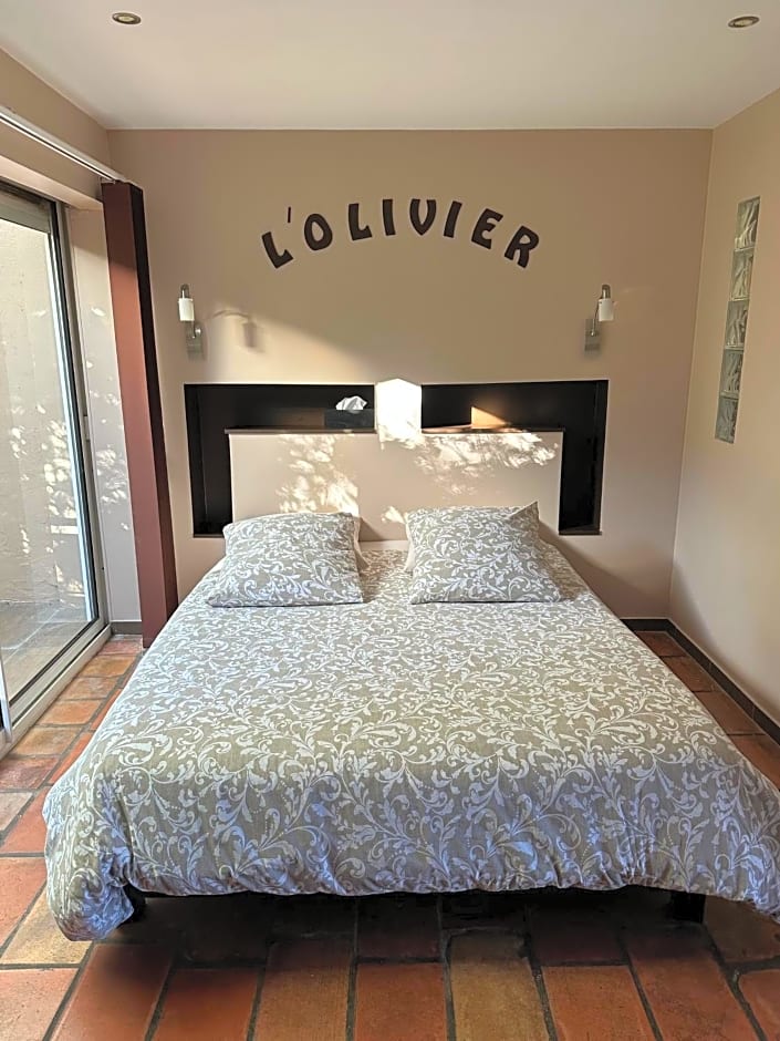 La Chambre de l'Olivier – Champigny-sur-Marne, CA