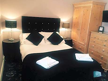 Classic Double Room with Shared Bathroom and Sea View