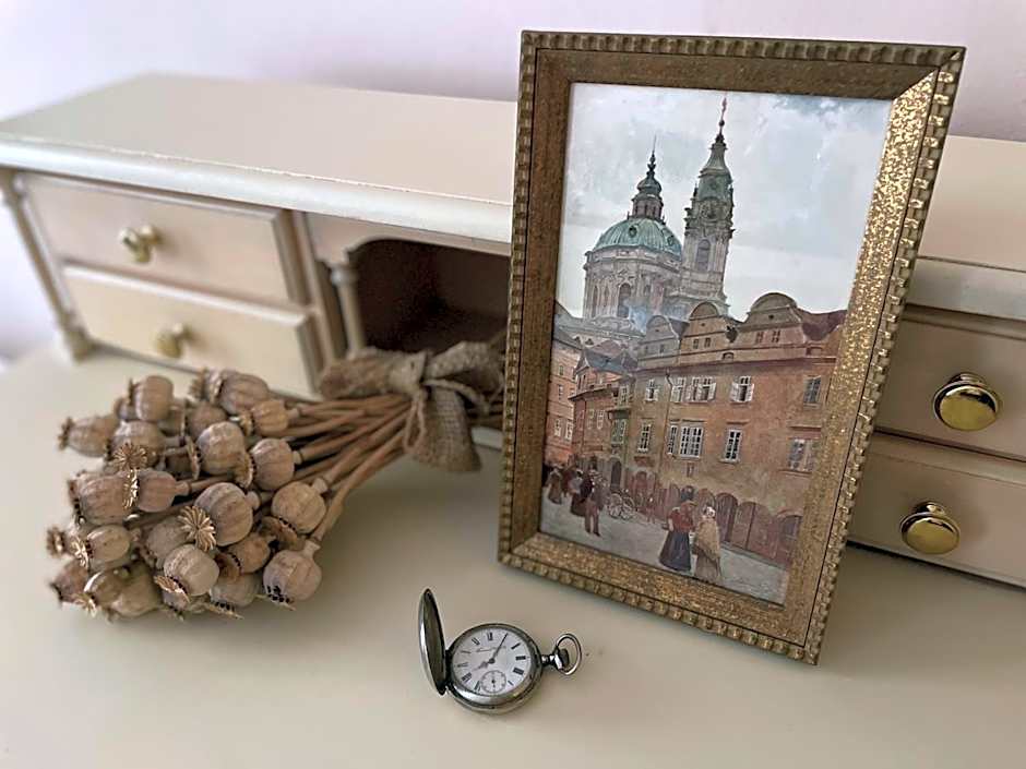 U Cervene zidle - Red Chair Hotel