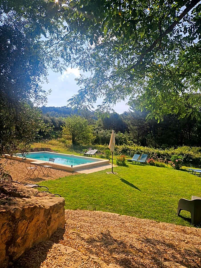2 Locations insolites "vie en plein air" Bastide Bellugue maison d'hôtes reseau Bienvenue à la ferme à 3 mn de lourmarin