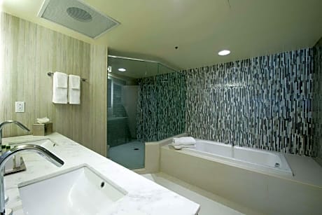 King Suite with Soaking Tub