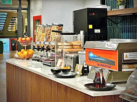 Quality Inn & Suites Thunder Bay Downtown
