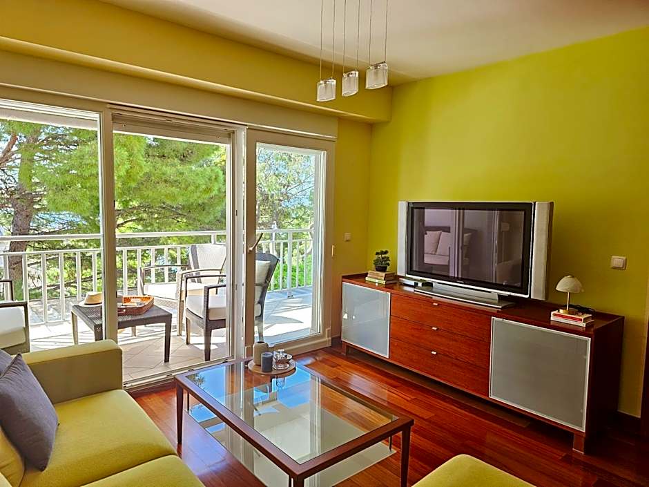 Apartment Mirna, 2-bedroom Apartment, Overlooking the Beach