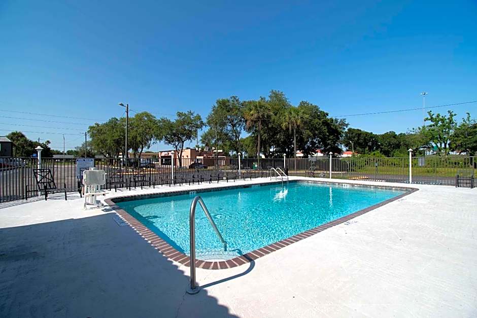 Motel 6 Tampa, Fl