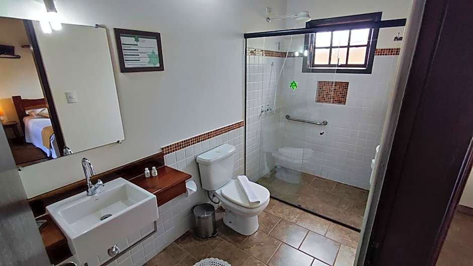 Pousada Além das Formas - Acesso a cachoeiras e gruta encantada