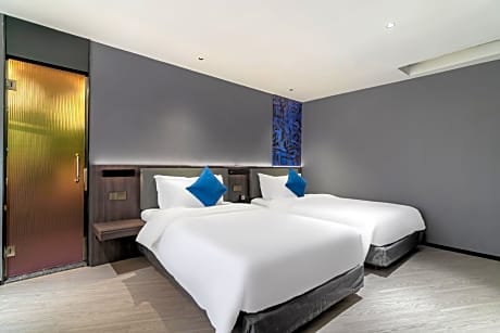 Deluxe Twin Bed Room