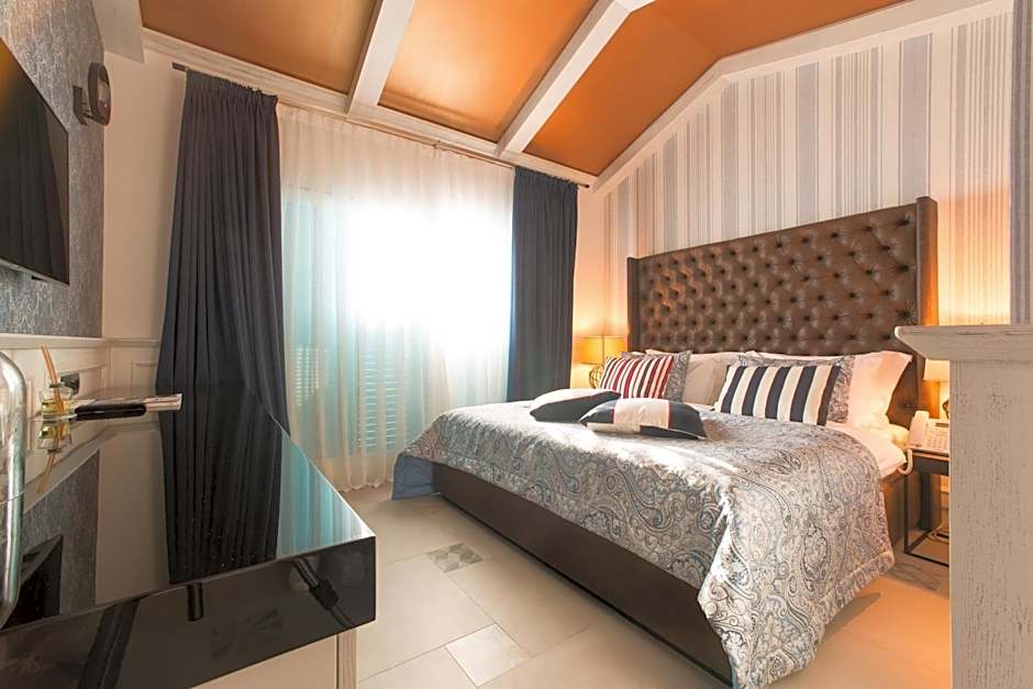Photo 1 of 17 of Junior Suite