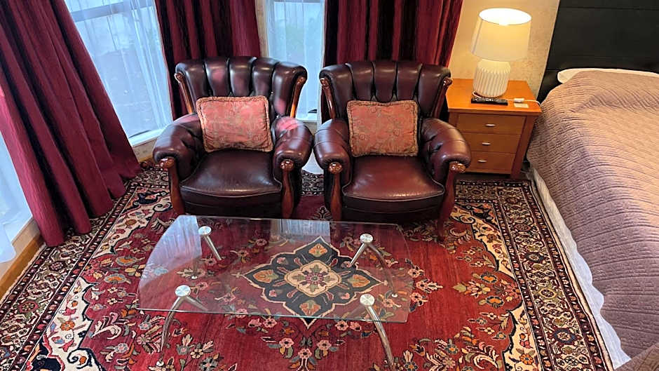 Cascades Motor Lodge