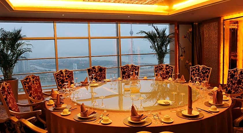 Pullman Linyi Lushang Hotel