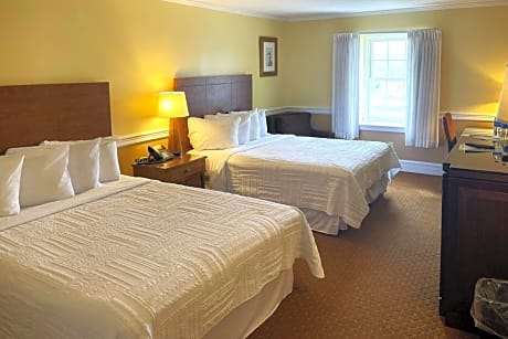 Quadruple Room with Two Queen Beds - Non Smoking