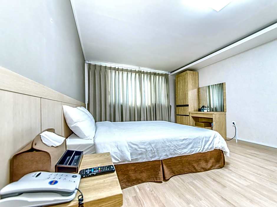 Jungmoon City Hotel & J-hill Hotel