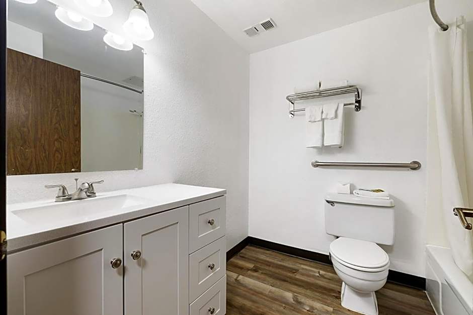 Kennewick Suites