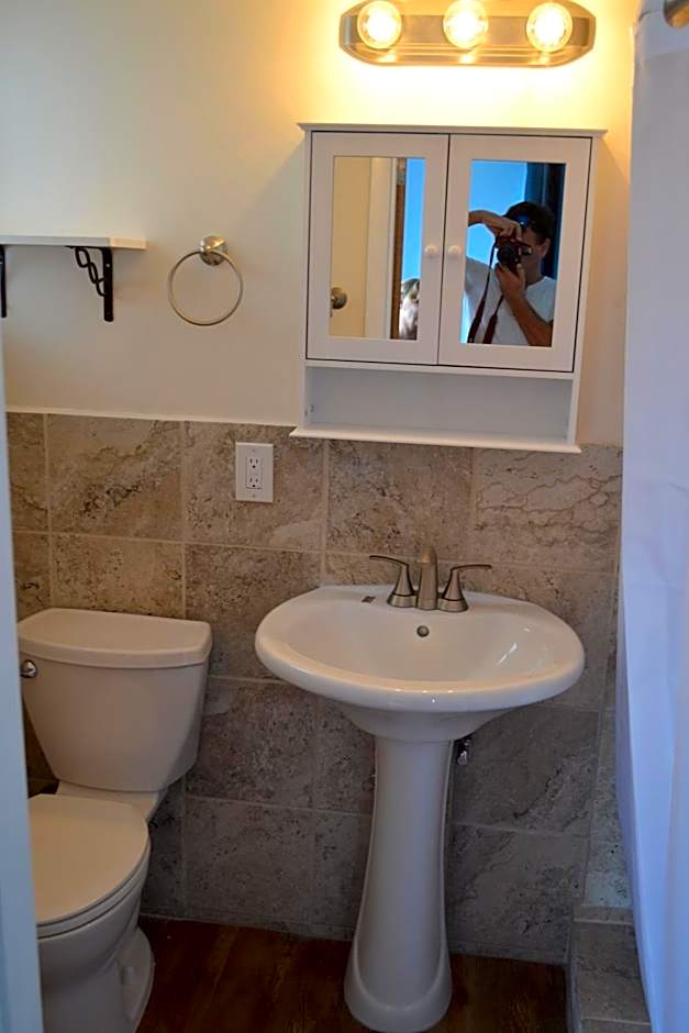 Captain Pips at Knights Key Inn