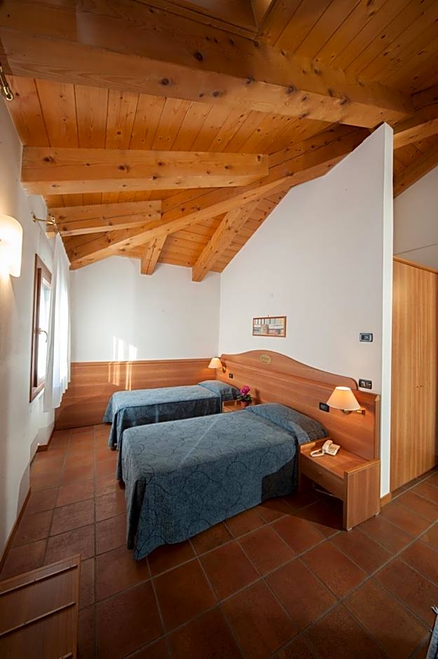 Foto 1 de 6 de 1 Double Bed or 2 Beds