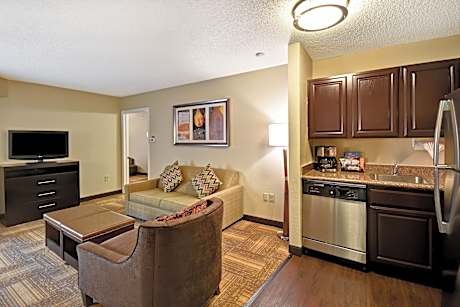 1 Queen 2 Double 2 Bedroom Suite