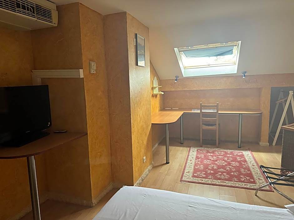 Hôtel Bosquet Pau Centre - Self Check In Budget Hotel