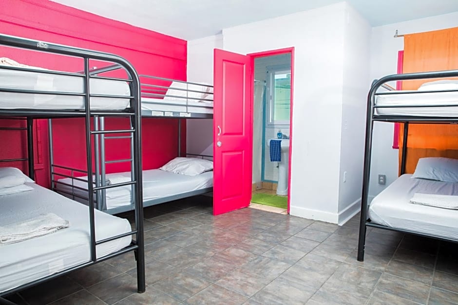 ITH Beach Bungalow Surf Hostel San Diego