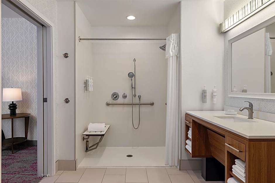 Home2 Suites by Hilton Milwaukee Brookfield