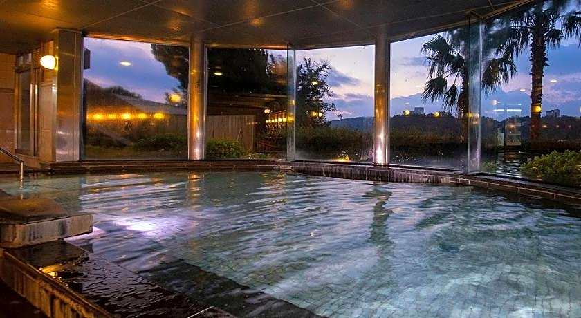 Toba Grand Hotel