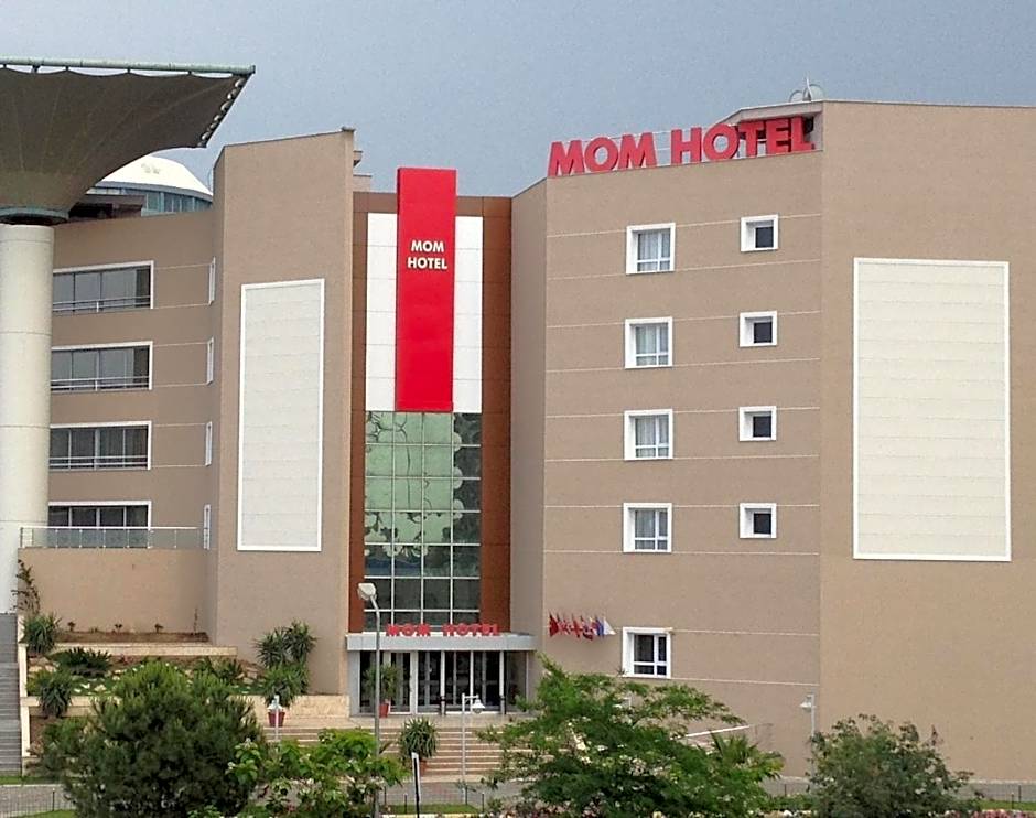 Mom Hotel