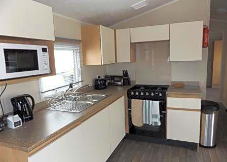 Caravan by the sea Trecco Bay