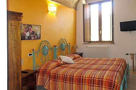 Double or Twin Room with Private Bathroom