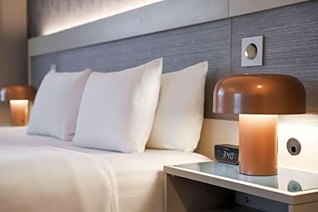 1 King Bed