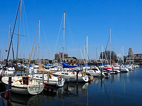 Holiday Inn Express & Suites Buffalo Airport By IHG