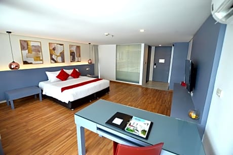 Premier Deluxe Double or Twin Room with Sky Train View