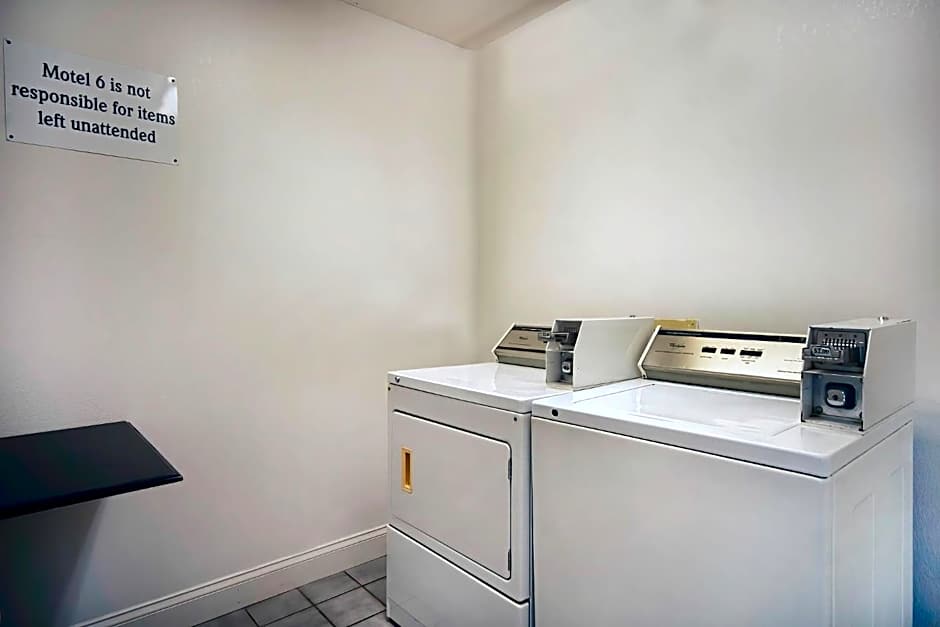 Motel 6-Grand Rivers, KY