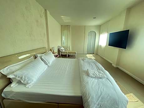 Deluxe Double Room with Bath